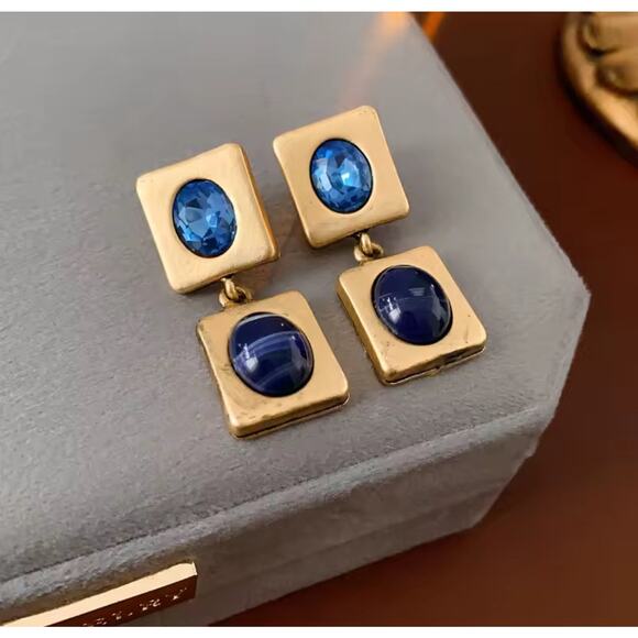 Pierced matte gold square and blue stone necklace and earring set - Picture 4 of 4